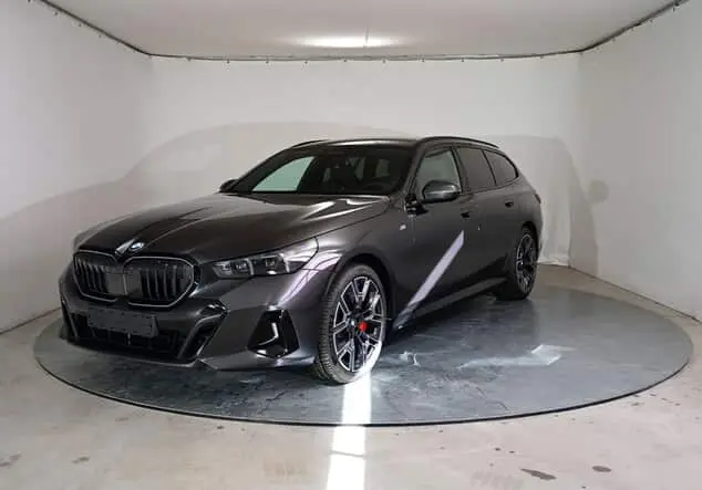 Angebotsdetails BMW 5er BMW 540d Touring 223 kW (303 PS) 8-Gang Steptronic xDrive Sophistograu Brillanteffekt metallic