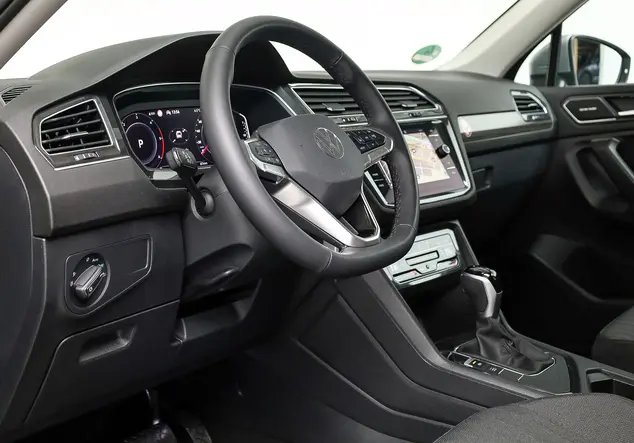Angebotsdetails Volkswagen Tiguan Allspace Deep Black Perleffekt