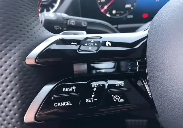 Angebotsdetails Mercedes-Benz GLA Kosmosschwarz