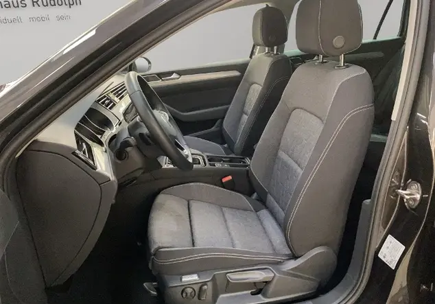 Angebotsdetails Volkswagen Passat Grau (Mangangrau Metallic)