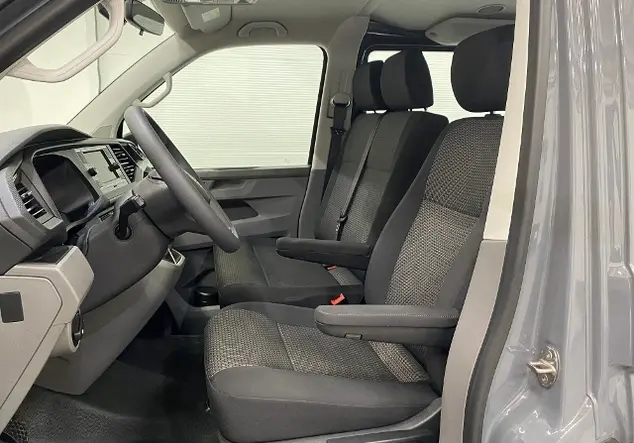 Angebotsdetails Volkswagen T6.1 Kombi 2.0 TDI LR / 9-Sitzer DAB+ Grau (Pure Grey)