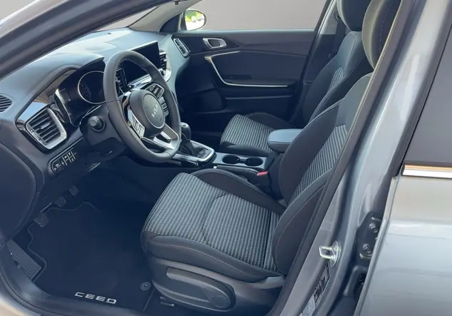 Angebotsdetails Kia Ceed Silber ((CSS) LUNARSILBER MET.)