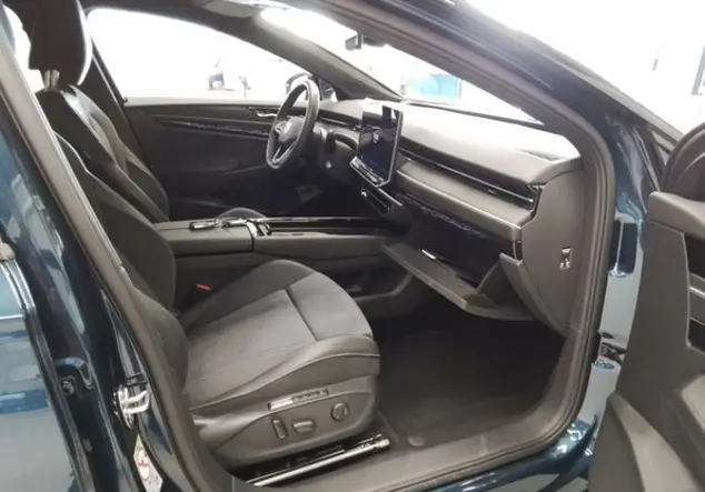 Angebotsdetails Volkswagen ID.7 Tourer Pro 82 kWh KLIMA NAVI ALU Blau (Aquamarinblau Metallic/Schwarz)