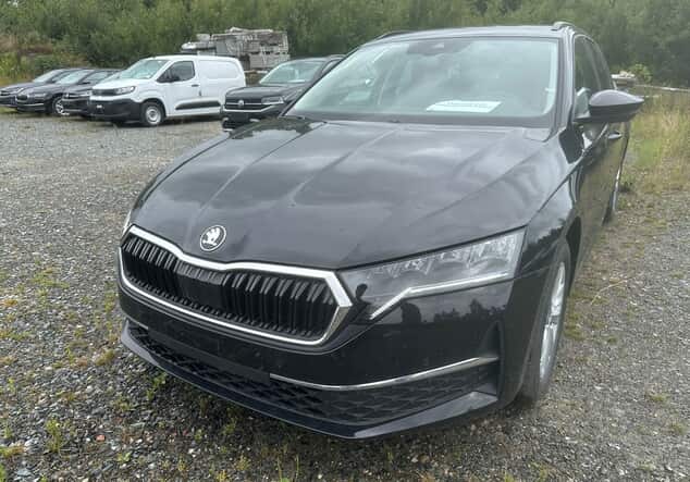 Angebotsdetails Skoda Octavia Combi Skoda Octavia Combi Business 1.5 TSI mHEV 110 kW (150 PS) 7-Gang-DSG Black-Magic Perleffekt