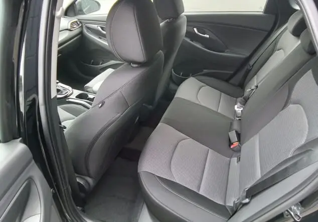 Angebotsdetails Hyundai i30 Kombi Hyundai i30 Wagon Family 1.5 T-GDI MHEV 103 kW (140 PS) 7-Gang-DSG Abyss Black Pearl
