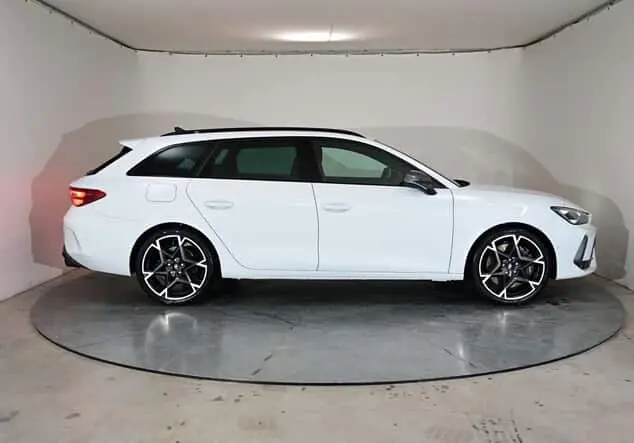 Angebotsdetails Cupra Leon Sportstourer Cupra ST VZ 2.0 TSI 245 kW (333 PS) 7-Gang-DSG 4Drive Allrad Glacial WeiÃ Metallic