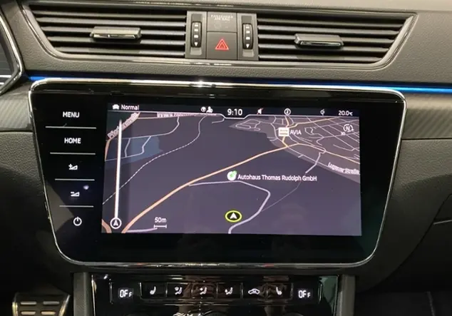 Angebotsdetails Skoda Superb Combi Sportline iV 1.4 eTSI / Schwarz (Schwarz-Magic Perleffekt)