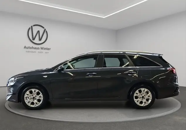 Angebotsdetails Kia Ceed Grau ((H8G) DARK PENTA METAL M)