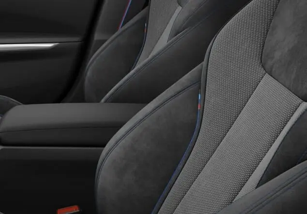 Angebotsdetails BMW 3er Touring 330i xDrive Touring Automatic Black Sapphire metallic
