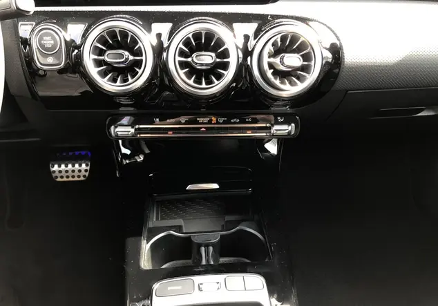 Angebotsdetails Mercedes-Benz A-Klasse MANUFAKTUR Lack MANUFAKTUR patagonienrot