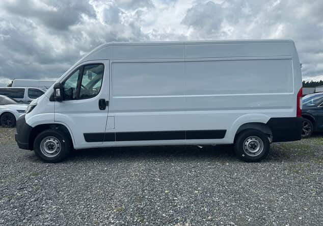 Angebotsdetails Opel Movano Basis Cargo Kastenwagen verblecht L3H2 3.5t Opel 2.2 BlueHDi 140 103 kW (140 PS) 6-Gang Cassablanca WeiÃ/WeiÃ
