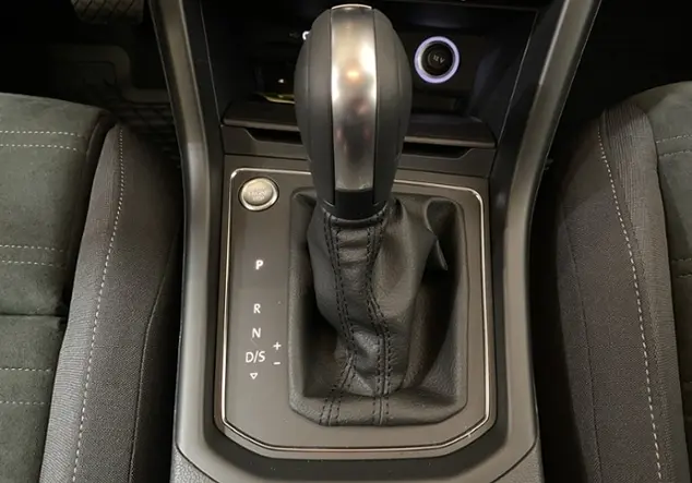 Angebotsdetails Volkswagen Touran Schwarz (Deep Black Perleffekt)