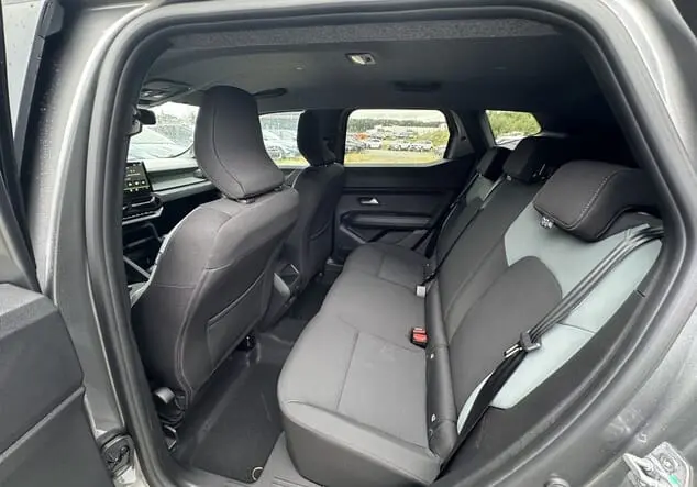 Angebotsdetails Dacia Duster Duster Extreme mild hybrid 96kW (130 PS) 6-Gang Dolomit-Grau Metallic