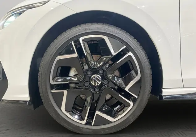 Angebotsdetails Volkswagen Golf VIII 2.0 TDI R-Line 'Black Style' Weià (Pure White/Schwarz)