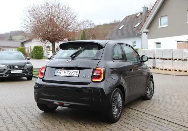 Angebotsdetails Fiat 500e COLORE ESTERNO (Onyx Schwarz)