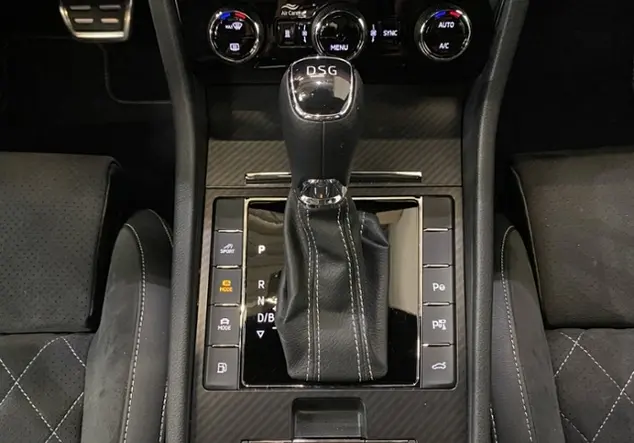 Angebotsdetails Skoda Superb Combi Sportline iV 1.4 eTSI / Schwarz (Schwarz-Magic Perleffekt)