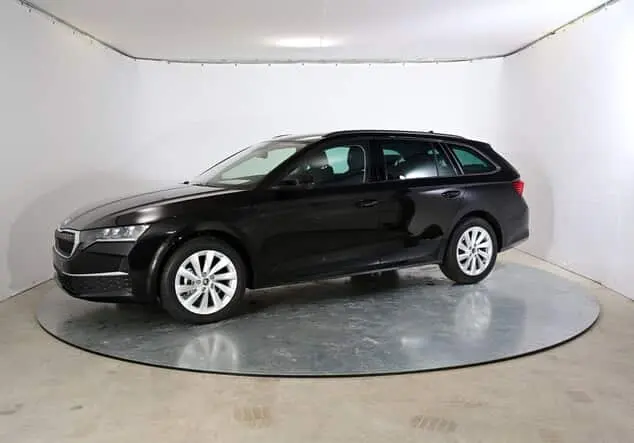 Angebotsdetails Skoda Octavia Skoda Octavia Combi Selection 1.5 TSI mHEV 110 kW (150 PS) 7-Gang-DSG Black-Magic Perleffekt