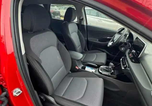 Angebotsdetails Hyundai i30 Kombi Hyundai i30 Wagon Family 1.5 T-GDI MHEV 103 kW (140 PS) 7-Gang-DSG Engine Red