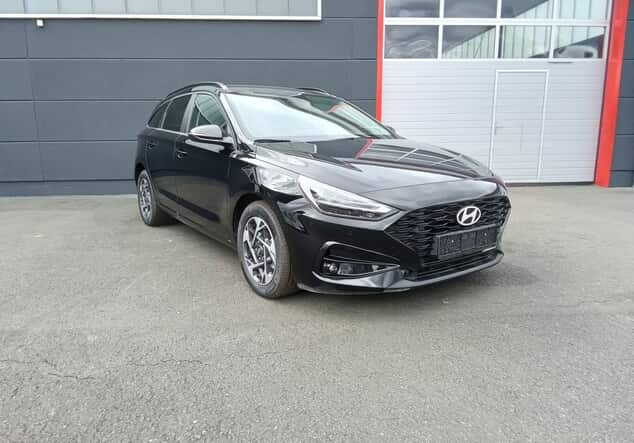 Angebotsdetails Hyundai i30 Kombi Hyundai i30 Wagon Family 1.5 T-GDI MHEV 103 kW (140 PS) 7-Gang-DSG Abyss Black Pearl