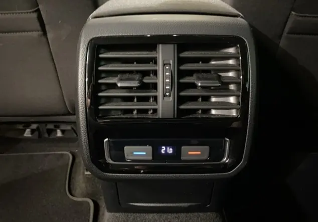 Angebotsdetails Volkswagen Passat Blau (Aquamarinblau Metallic)