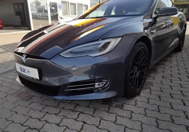 Angebotsdetails Tesla Model S Grau-Metallic