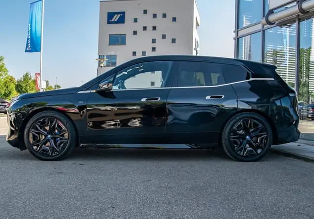 Angebotsdetails BMW iX M60 black sapphire metallic