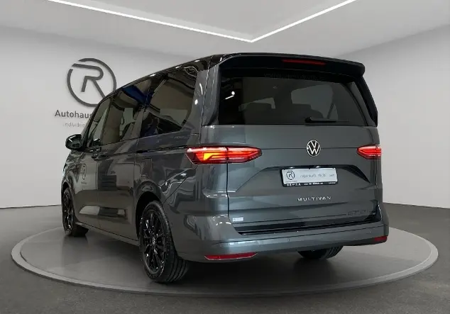 Angebotsdetails Volkswagen T7 Multivan 2.0 TDI 'Edition' lang / Grau (Indiumgrau Metallic/Deep Black Perleffekt)