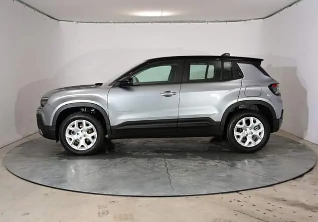 Angebotsdetails Jeep Avenger Jeep Avenger Altitude 1.2 E-Hybrid 74 kW (100 PS) 6-Stufen-DCT Granite Grey Metallic (Dach in Volcano Black)