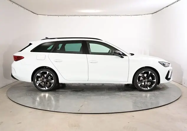 Angebotsdetails Cupra Leon Sportstourer Cupra Leon ST 1.5 eTSI 110 kW (150-PS) 7-Gang-DSG Glacial Weiß Metallic
