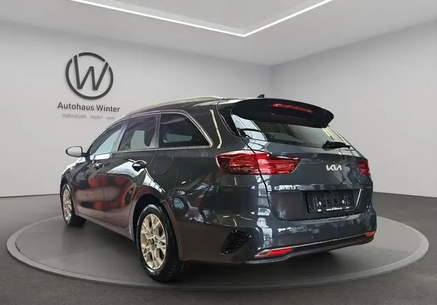 Angebotsdetails Kia Ceed Grau ((H8G) DARK PENTA METAL M)