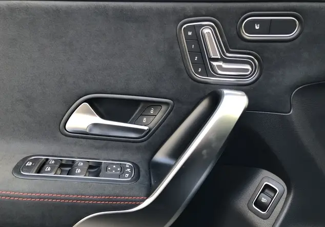 Angebotsdetails Mercedes-Benz CLA Schwarz-lack kosmosschwarz