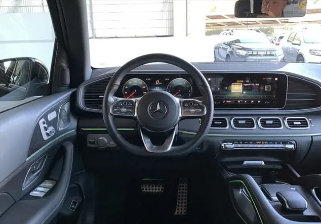 Angebotsdetails Mercedes-Benz GLE obsidianschwarz (metallic)