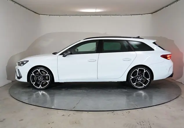 Angebotsdetails Cupra Leon Sportstourer Cupra Leon ST VZ 2.0 TSI 245 kW (333 PS) 7-Gang-DSG 4Drive Glacial Weiß Metallic