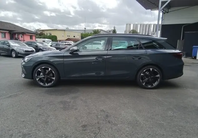 Angebotsdetails Cupra Leon Sportstourer Cupra Leon ST 1.5 eTSI 110 kW (150-PS) 7-Gang-DSG Fiord Blau