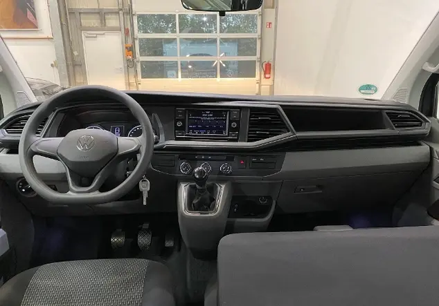 Angebotsdetails Volkswagen T6.1 Kombi 2.0 TDI LR / 9-Sitzer DAB+ Grau (Pure Grey)