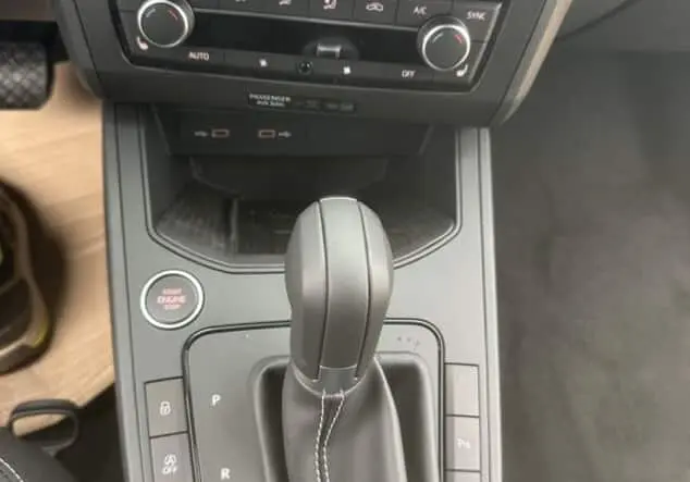 Angebotsdetails Seat Ibiza Seat Road Edition 1.0 TSI 85 kW (116 PS) 7-Gang-DSG Frontantrieb Midnight Schwarz Metallic