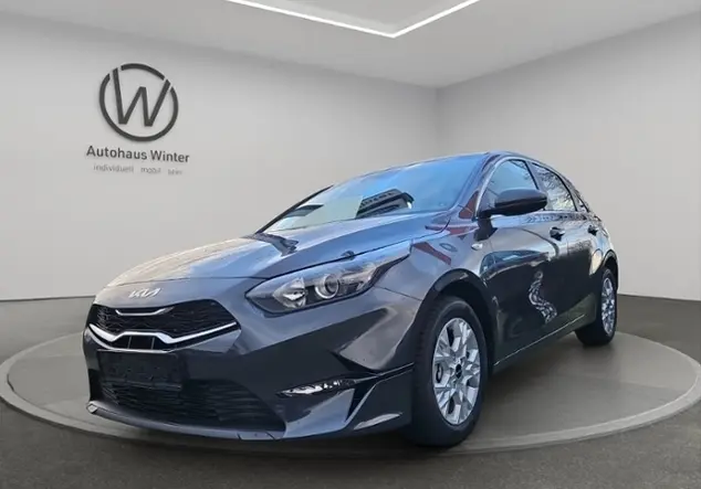 Angebotsdetails Kia Ceed Grau ((H8G) DARK PENTA METAL M)