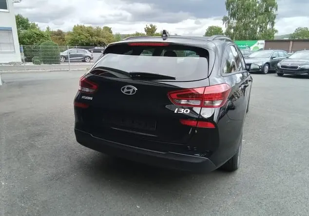 Angebotsdetails Hyundai i30 Kombi Hyundai i30 Wagon Family 1.5 T-GDI MHEV 103 kW (140 PS) 7-Gang-DSG Abyss Black Pearl