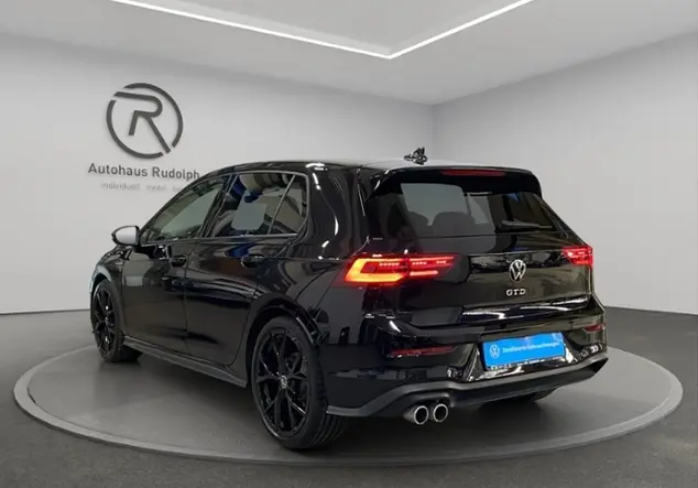 Angebotsdetails Volkswagen Golf Schwarz (Deep Black Perleffekt)