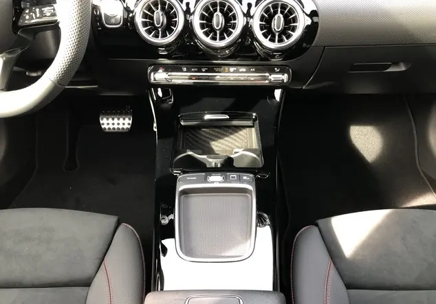 Angebotsdetails Mercedes-Benz CLA Schwarz-lack kosmosschwarz