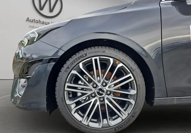 Angebotsdetails Kia Ceed Grau ((H8G) DARK PENTA METAL M)