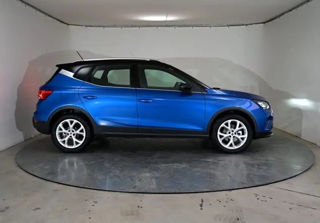 Angebotsdetails Seat Arona Seat Arona FR 1.5 TSI 110 kW (150 PS) 7-Gang-DSG Saphire Blau Metallic / Dach Schwarz