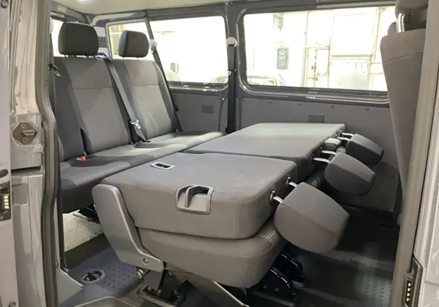 Angebotsdetails Volkswagen T6.1 Kombi 2.0 TDI LR KLIMA NAVI Grau (Pure Grey)
