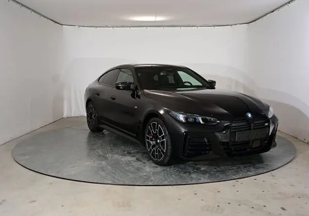 Angebotsdetails BMW 4er Gran Coupé BMW M440i Grand Coupe 275 kW (374 PS) 8-Gang Steptronic xDrive Saphirschwarz metallic