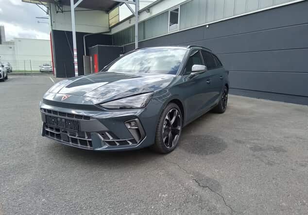 Angebotsdetails Cupra Leon Sportstourer Cupra ST 1.5 eTSI 110 kW (150-PS) 7-Gang-DSG Fiord Blau/Blau