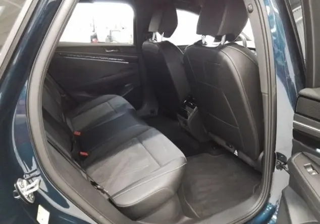 Angebotsdetails Volkswagen ID.7 Tourer Pro 82 kWh KLIMA NAVI ALU Blau (Aquamarinblau Metallic/Schwarz)