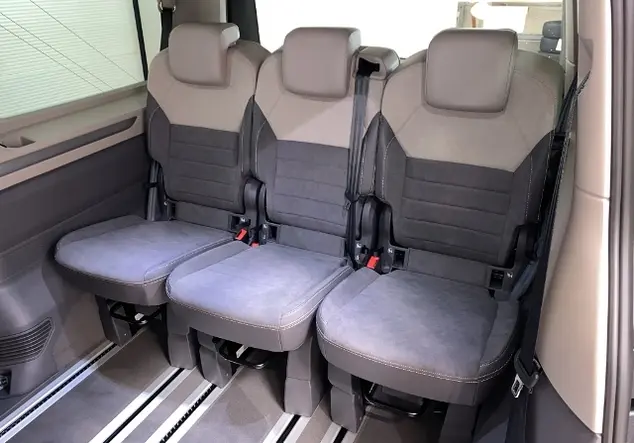 Angebotsdetails Volkswagen T7 Multivan 2.0 TDI 'Edition' lang / Grau (Indiumgrau Metallic/Deep Black Perleffekt)