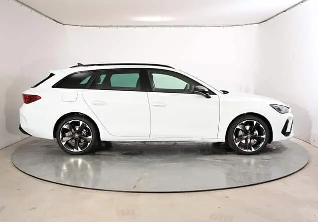 Angebotsdetails Cupra Leon Sportstourer Cupra ST 1.5 eTSI 110 kW (150-PS) 7-Gang-DSG Glacial WeiÃ Metallic/WeiÃ