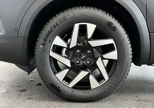 Angebotsdetails Opel Mokka Opel Mokka Edition 1.2 Direct Injection Turbo 96 kW (130 PS) 8-Gang Automatikgetriebe Karbon Schwarz Metallic