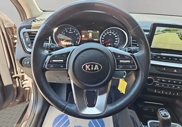 Angebotsdetails Kia XCeed 1,5 T-GDI Vision Kamera Beige ((L2B) COPPERSTONE MET.)